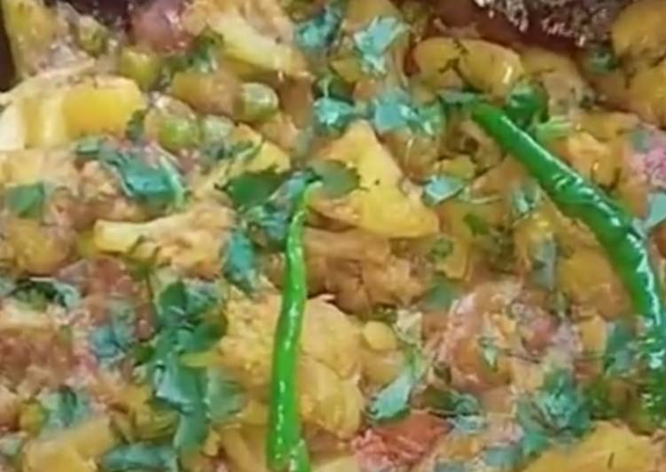 Aloo gobhi mater veg
