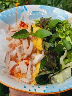 Hình của món Bún trộn thơm.
