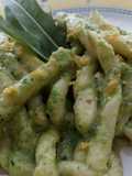 Fusilli di semola con pesto alla rucola e noci