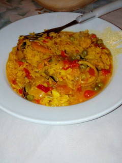 Una foto de Paella de marisco
