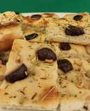 Focaccia de aceitunas negras y especias frescas!!
