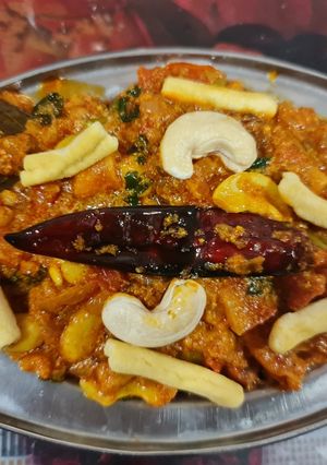 કાજુ ગાંઠિયા નું શાક (Kaju Ganthiya Shak Recipe In Gujarati) રેસીપી મુખ્ય ફોટો