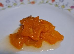 Una foto de Dulce de carambola en almíbar