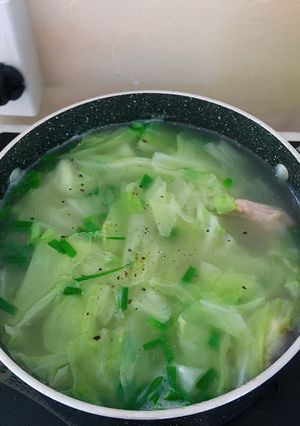 Hình của món Canh bắp cải hầm xương.