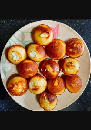 A picture of Karnataka style sweet appe (sihi goliyappam).