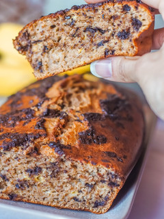 Una foto de Banana bread con chocolate