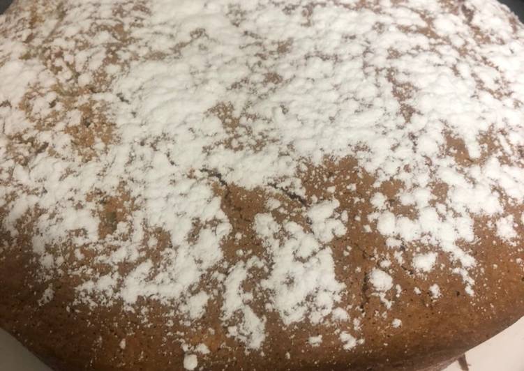 Bizcocho de naranja, ron y pepitas de chocolate