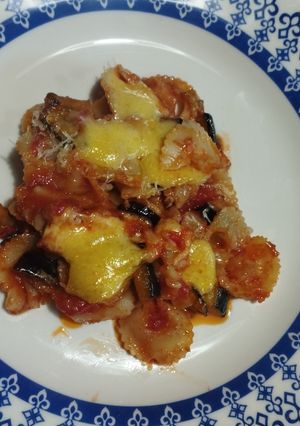 Una foto de Pasta al forno alla siciliana (con berenjenas y queso ahumado)