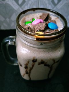 ચોકલેટ બનાના સ્મુથી (Chocolate Banana Smoothie Recipe In Gujarati) રેસીપી મુખ્ય ફોટો