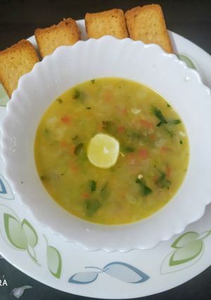 A picture of Lemon coriander soup.