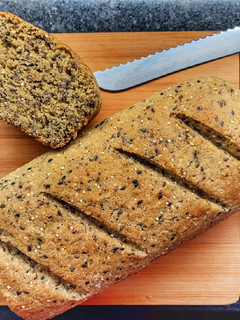 Una foto de Pan de harina de Maíz con semillas