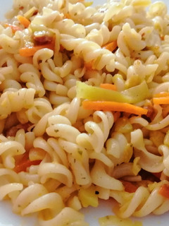 Una foto de Espirales de espelta con verduras