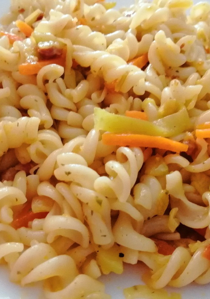 Una foto de Espirales de espelta con verduras