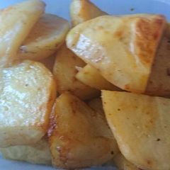 A picture of Tasty potato wedges.