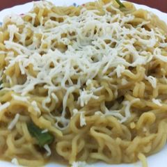 A picture of Cheese maggi.