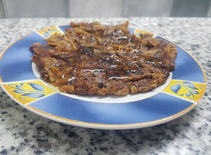 Una foto de Panqueque de algarroba y manzana
