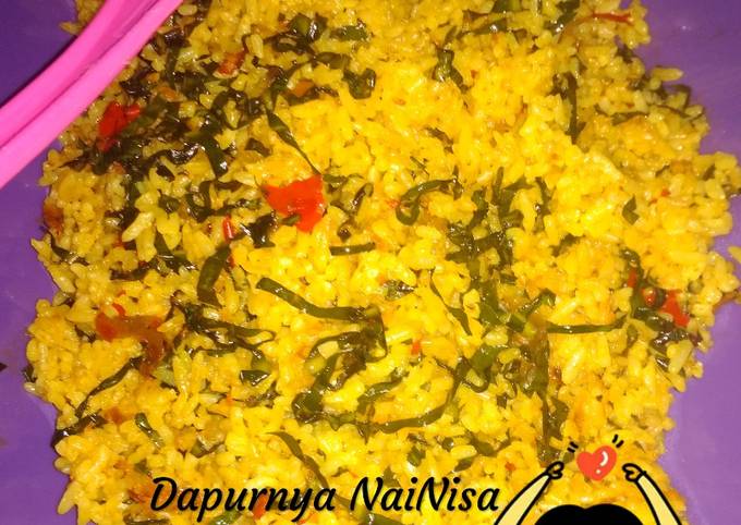 Resep: Nasi goreng mengkudu kuning Yang Enak