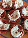 Tartaletas de pepperoni y rulo de cabra