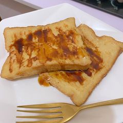A picture of French toast.