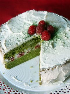 Una foto de Pastel de té Matcha con frambuesas con los secretos del éxito