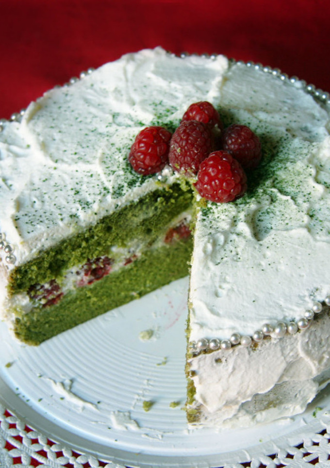 Una foto de Pastel de té Matcha con frambuesas con los secretos del éxito