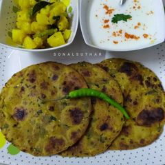 A picture of Methi Thepla.