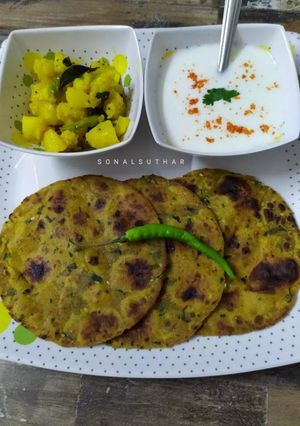 A picture of Methi Thepla.