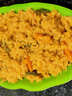 மிக்ஸ்டு வெஜிடபிள் ரைஸ் (Mixed vegetable rice recipe in tamil) செய்முறை முக்கிய புகைப்படம்