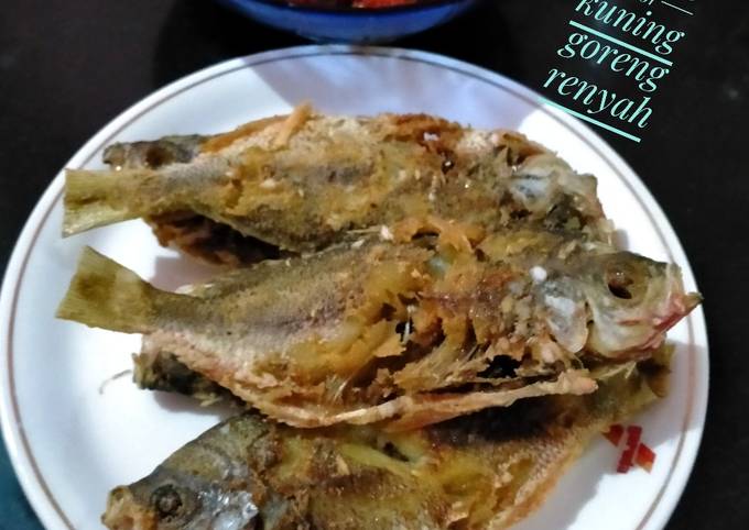 Resep 105 Ikan Ekor Kuning Goreng Renyah Oleh Pawonyunanai Suzzan Cookpad