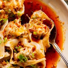 A picture of Spicy Wontons in Chili Sauce – Din Tai Fung (Chili Sauce Recipe).