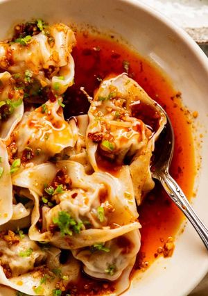 A picture of Spicy Wontons in Chili Sauce – Din Tai Fung (Chili Sauce Recipe).