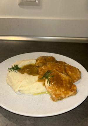 A picture of Chicken Marsala Scaloppine with Mashed Potatoes.