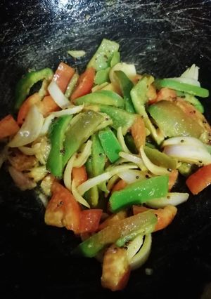 A picture of Stir fried salad.