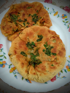 A picture of Khasta Stuffed Tandoori kulche.