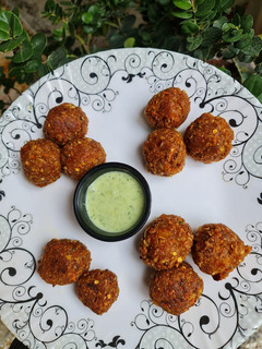 A picture of Bread veggies ball.