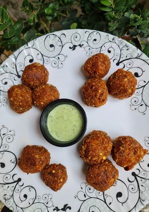 A picture of Bread veggies ball.