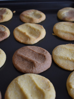 A picture of Flaky Lemon Vanilla Cookies.