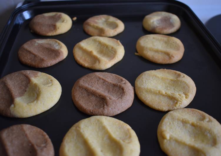 Flaky Lemon Vanilla Cookies