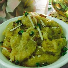 A picture of Oats and apple halwa.