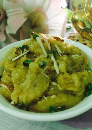 A picture of Oats and apple halwa.