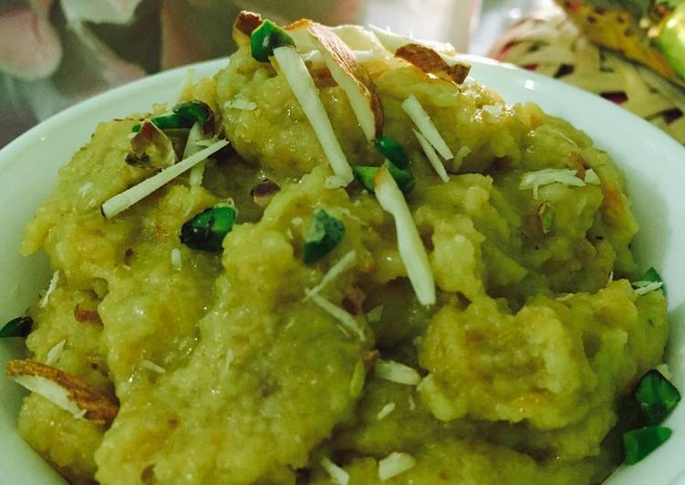 How to Make Appetizing Oats and apple halwa