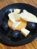 Membrillo asados con queso y uvas