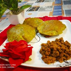 A picture of Palak Poori with Chana.