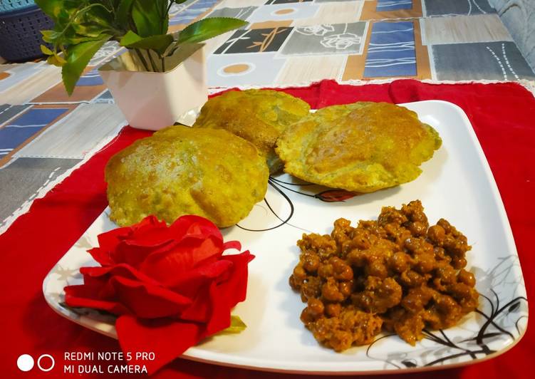 Recipe of Super Quick Homemade Palak Poori with Chana