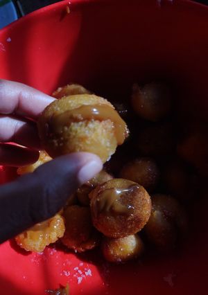 Una foto de Bolitas de churro con dulce de leche😋
