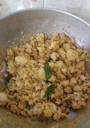 A picture of Idli upma.