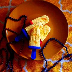 A picture of Anti inflammatory turmeric popsicle/ golden milk popsicle.