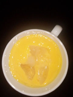 A picture of 🥭 🍌mango banana smoothie.