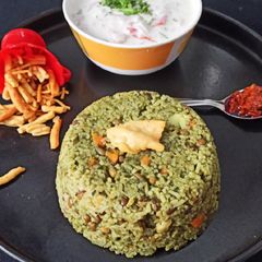 A picture of Spinach and green gram rice.