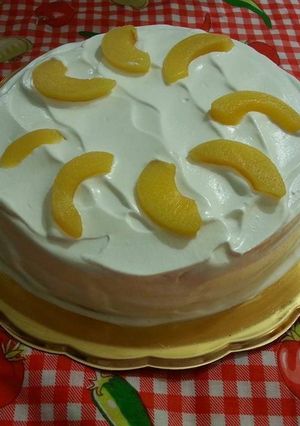 Una foto de Pastel de durazno y crema
